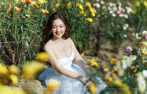 Cô gái sexy thả thính, bao chàng trai mê mẩn